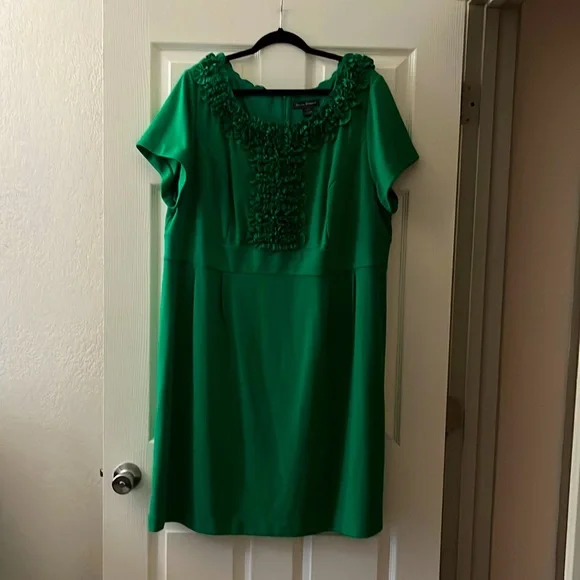 Jessica Howard Green Dress - Picture 1 of 4